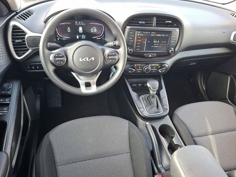 Used 2023 Kia Soul LX w/ LX Technology Package image 11