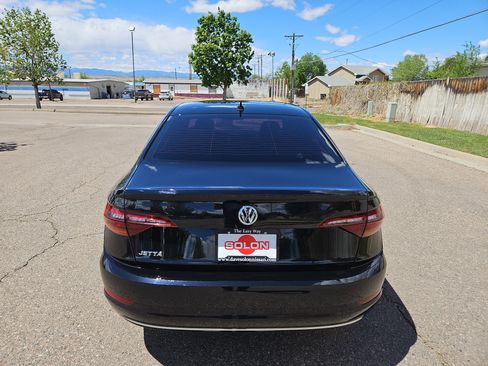 Used 2019 Volkswagen Jetta SEL w/ Cold Weather Package FWD image 6