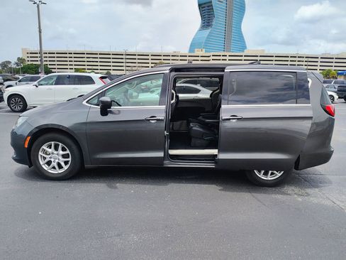 Used 2020 Chrysler Voyager Lxi image 19