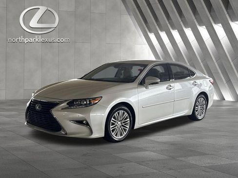 Used 2017 Lexus ES 350 w/ Luxury Package FWD image 3
