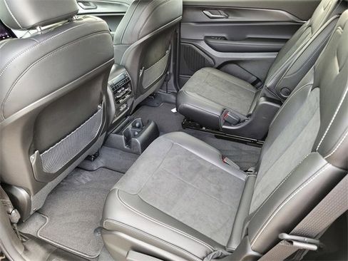 New 2025 Jeep Grand Cherokee L Altitude image 13