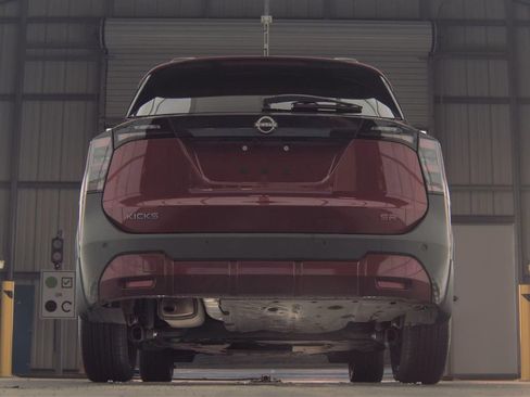 Used 2025 Nissan Kicks SR FWD image 4