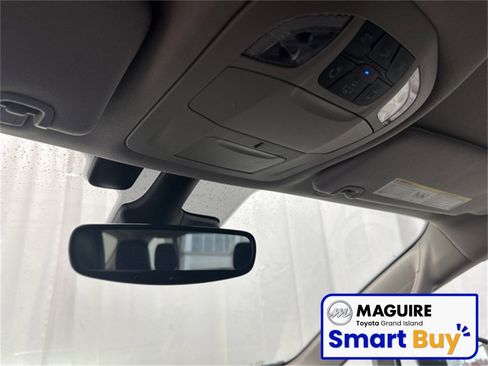 Used 2022 Chrysler Pacifica Touring-L image 5