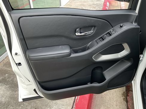 New 2026 Nissan Frontier SV w/ SV Convenience Package RWD image 12