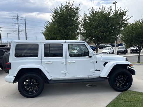 Used 2023 Jeep Wrangler Unlimited Sahara AWD/4WD image 6