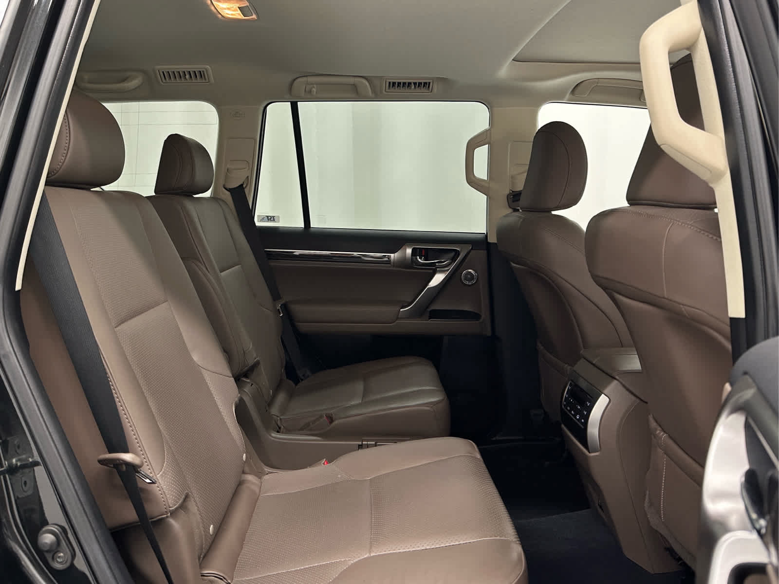 Used 2022 Lexus GX 460 Luxury w/ Sport Design Package AWD/4WD image 22
