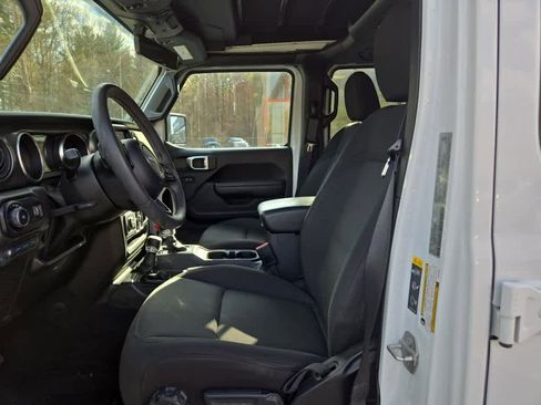 Used 2023 Jeep Wrangler Unlimited w/ Sun & Screen Package AWD/4WD image 10