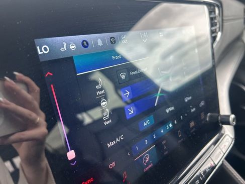 Used 2024 Jeep Wagoneer L Series III w/ Flexible Seating Group image 17