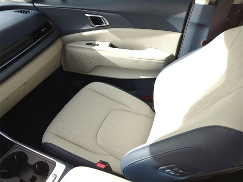 New 2026 Kia Carnival EX image 18