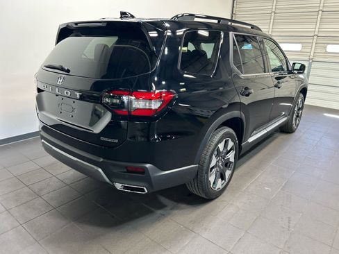 New 2026 Honda Pilot Touring image 3