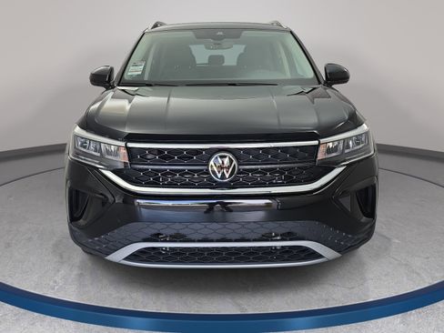 Certified 2024 Volkswagen Taos SE FWD image 2