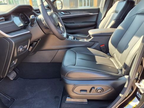 New 2025 Jeep Grand Cherokee L Limited w/ Trailer Tow Package image 8