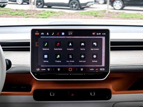 Used 2025 Volkswagen ID. Buzz 1st Edition RWD image 30