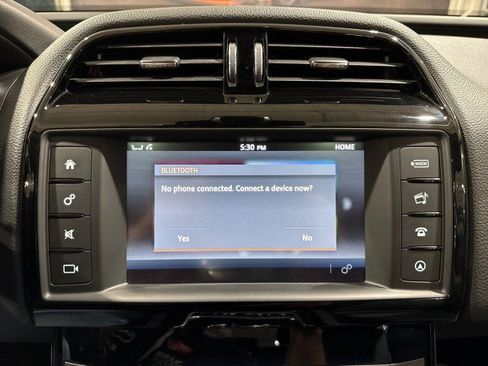 Used 2017 Jaguar XE Premium image 79