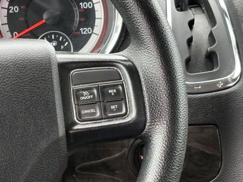Used 2020 Dodge Grand Caravan SE FWD image 9