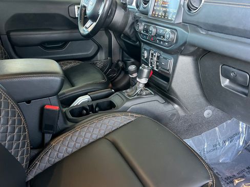 Used 2021 Jeep Wrangler Unlimited Sahara image 18