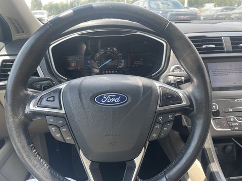 Used 2019 Ford Fusion SEL image 11