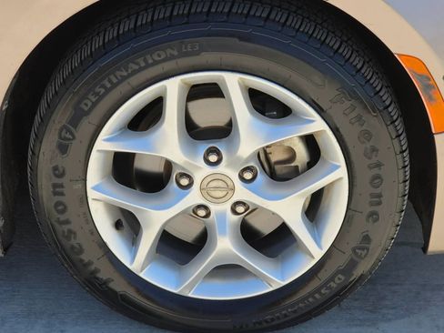 Used 2017 Chrysler Pacifica Touring-L w/ Tire & Wheel Group FWD image 34