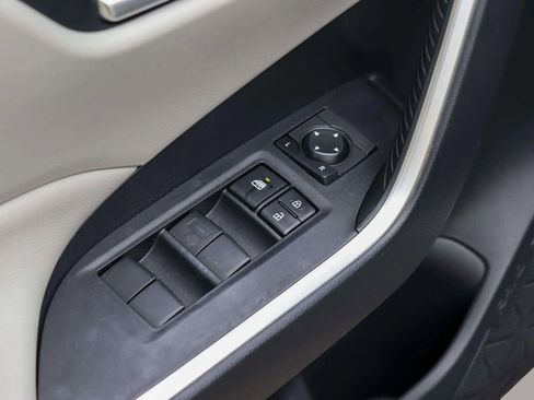 Used 2019 Toyota RAV4 XLE image 15