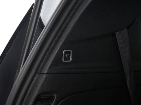 Used 2023 Chrysler Pacifica Touring-L w/ S Appearance Package image 11