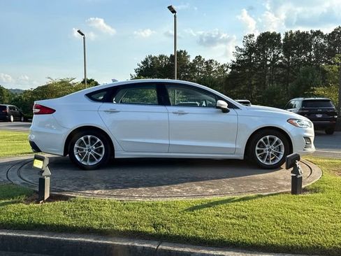 Used 2020 Ford Fusion SE FWD image 8