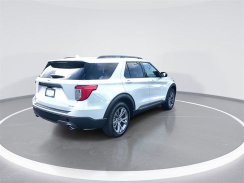 Used 2023 Ford Explorer XLT w/ Equipment Group 202A image 8
