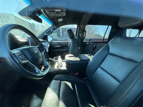 Used 2024 Chevrolet Suburban LT image 8
