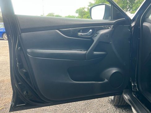 Used 2018 Nissan Rogue SL FWD image 9