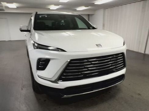 Certified 2025 Buick Enclave Preferred image 3