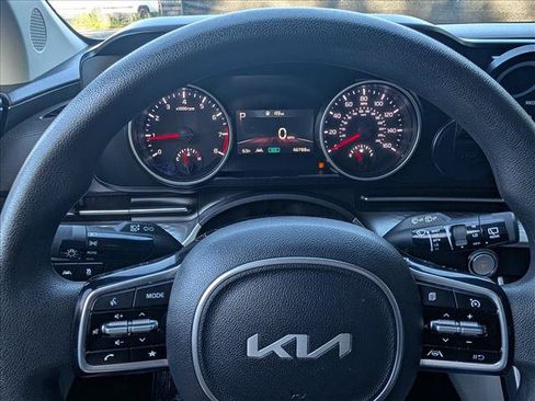 Used 2024 Kia Carnival LX FWD image 38