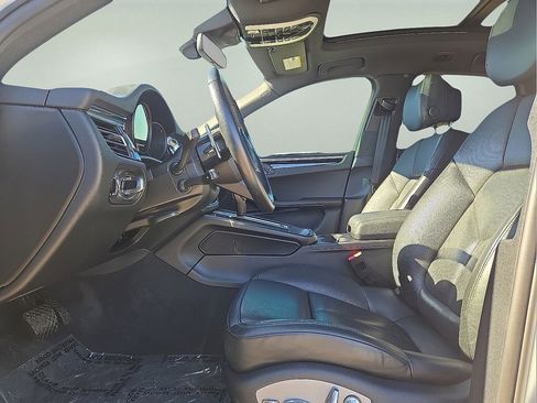 Used 2024 Porsche Macan T w/ Premium Plus Package image 15