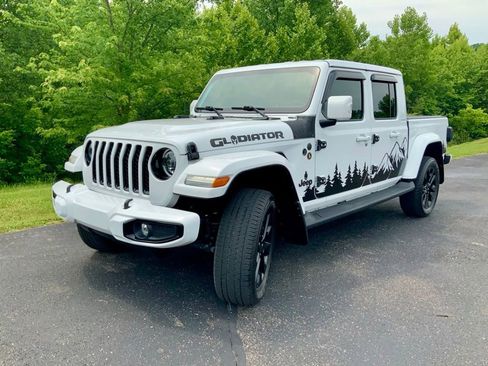 Used 2023 Jeep Gladiator Overland AWD/4WD image 4