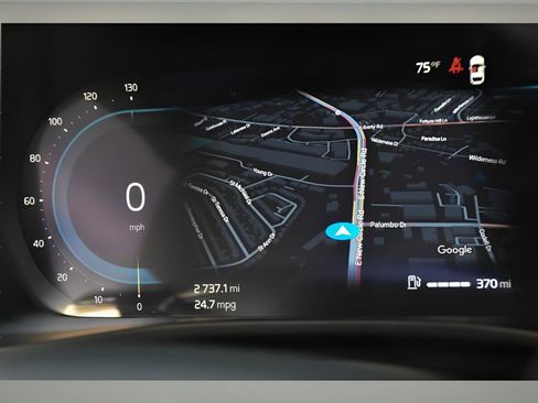 Certified 2025 Volvo XC40 B5 Plus w/ Protection Package Premier image 14