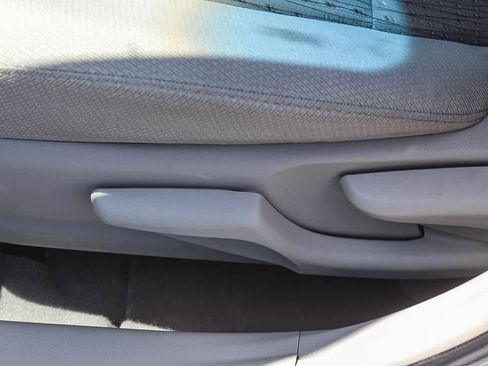 Used 2012 Toyota Camry LE image 27