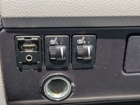 Used 2015 Toyota Sienna XLE Premium FWD image 25