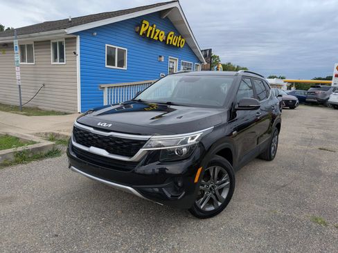 Used 2022 Kia Seltos S AWD/4WD image 2