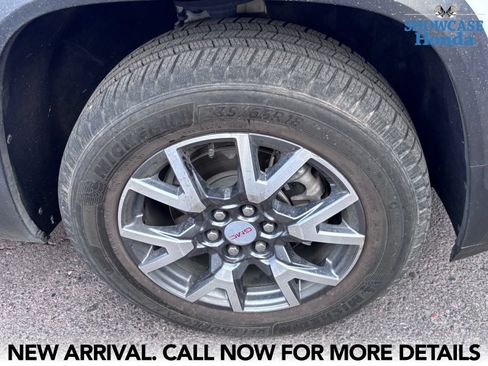 Used 2023 GMC Acadia SLT FWD image 7