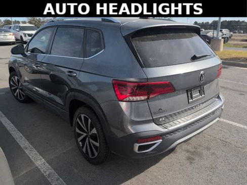 Used 2022 Volkswagen Taos SE image 6