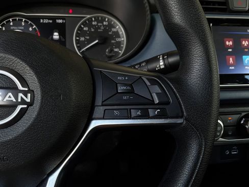 Used 2025 Nissan Versa SV FWD image 30