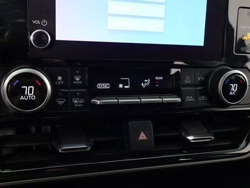 Used 2024 Toyota Highlander LE image 48