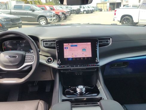 New 2025 Jeep Wagoneer Series II image 7