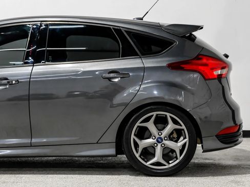 Used 2018 Ford Focus ST w/ Equipment Group 402A image 19