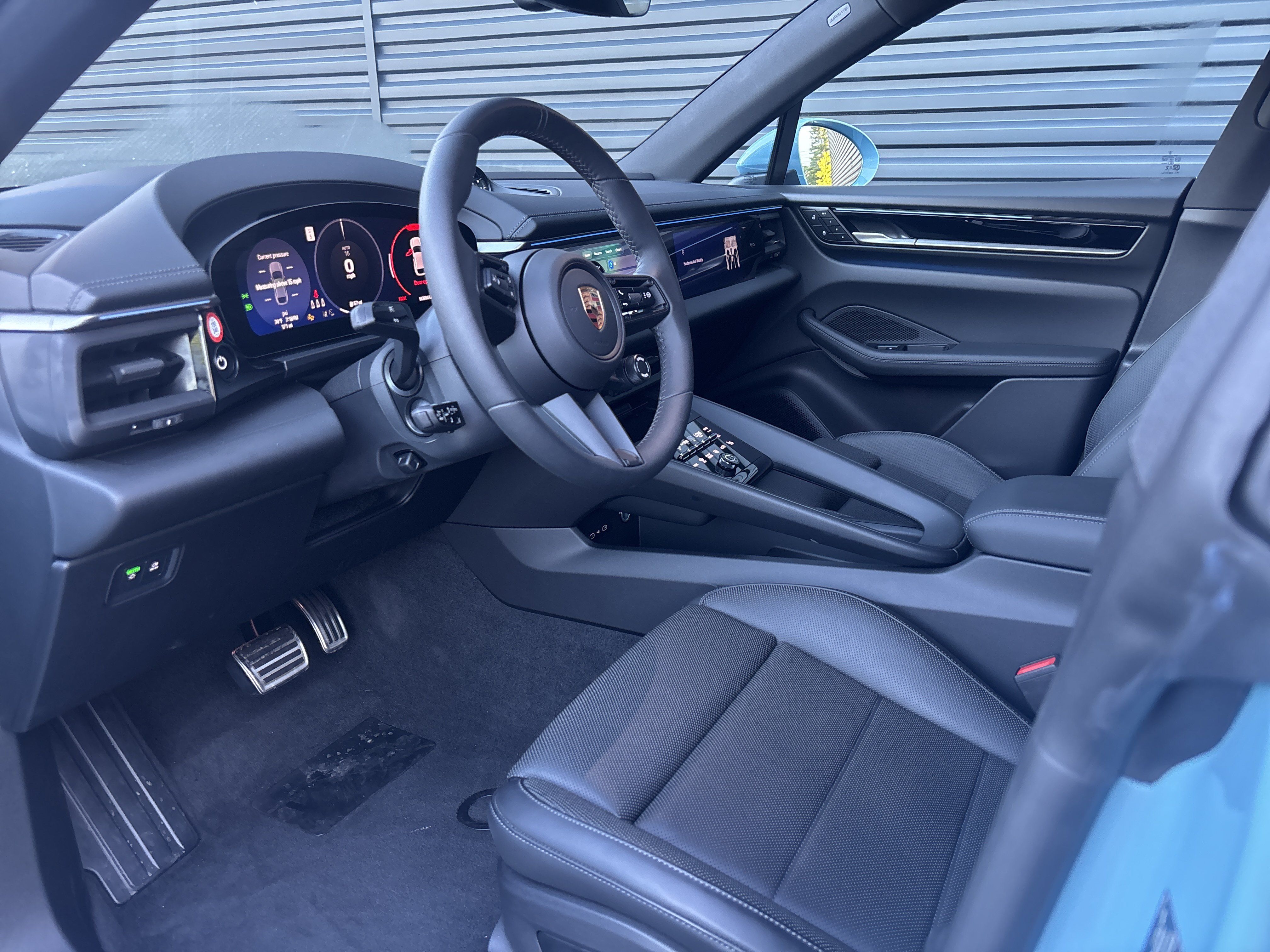 Certified 2025 Porsche Macan 4S Electric AWD/4WD image 11