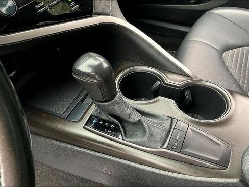 Used 2022 Toyota Camry SE FWD image 17