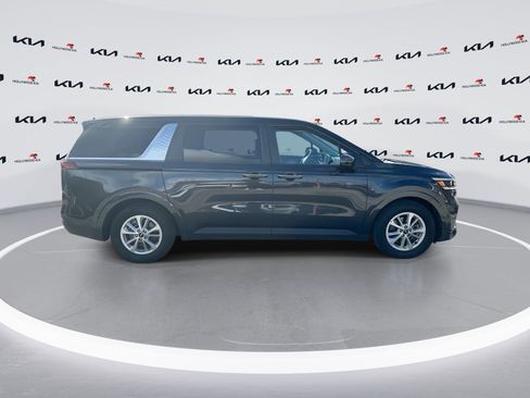 Used 2024 Kia Carnival LX FWD image 9