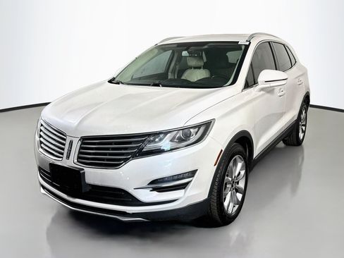 Used 2017 Lincoln MKC Select w/ Select Plus Package FWD image 4