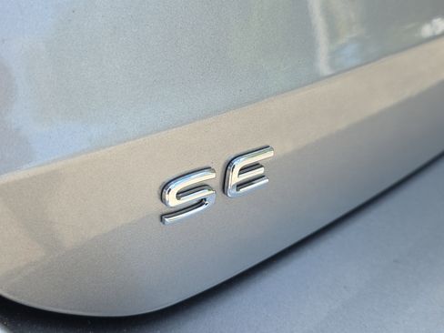 Used 2024 Volkswagen Taos SE image 10