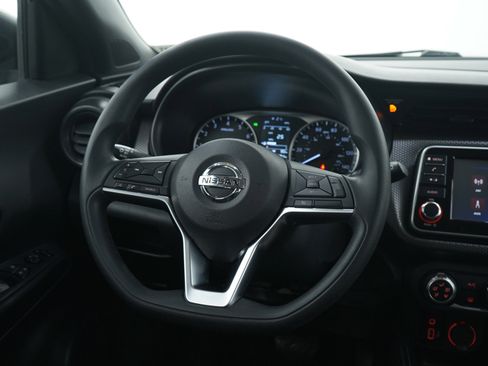 Used 2018 Nissan Kicks S image 16