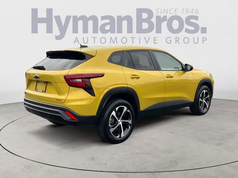 Used 2024 Chevrolet Trax RS w/ Sunroof Package image 3