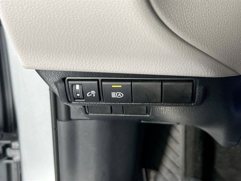 Used 2023 Toyota Corolla Cross L image 10